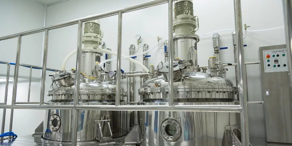 steel-cameras-high-pressure-control-panel-with-buttons-chrome-equipment-1000x500